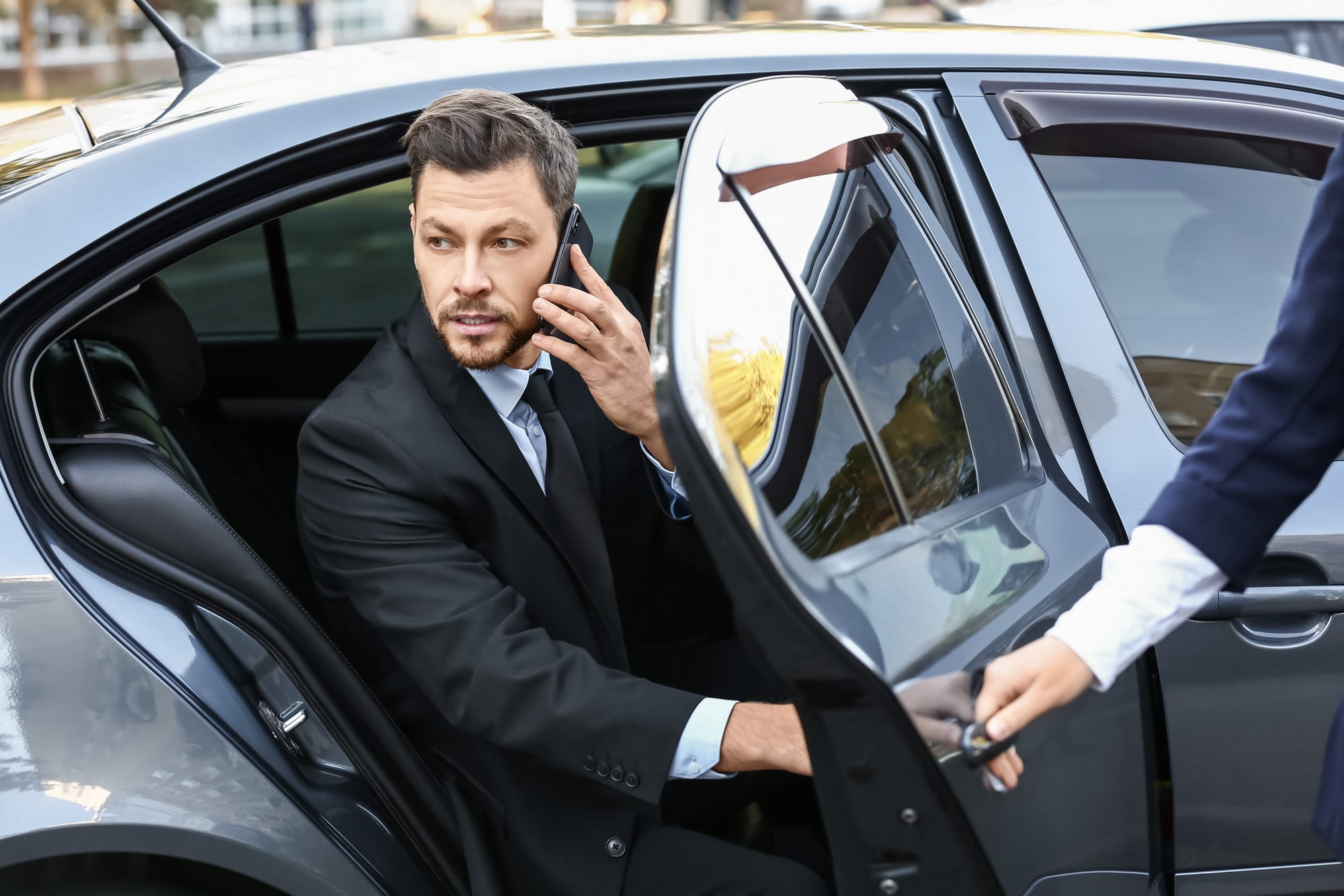 Chauffeur privé Drive me Driver assurant un transfert vers l’aéroport de Zurich